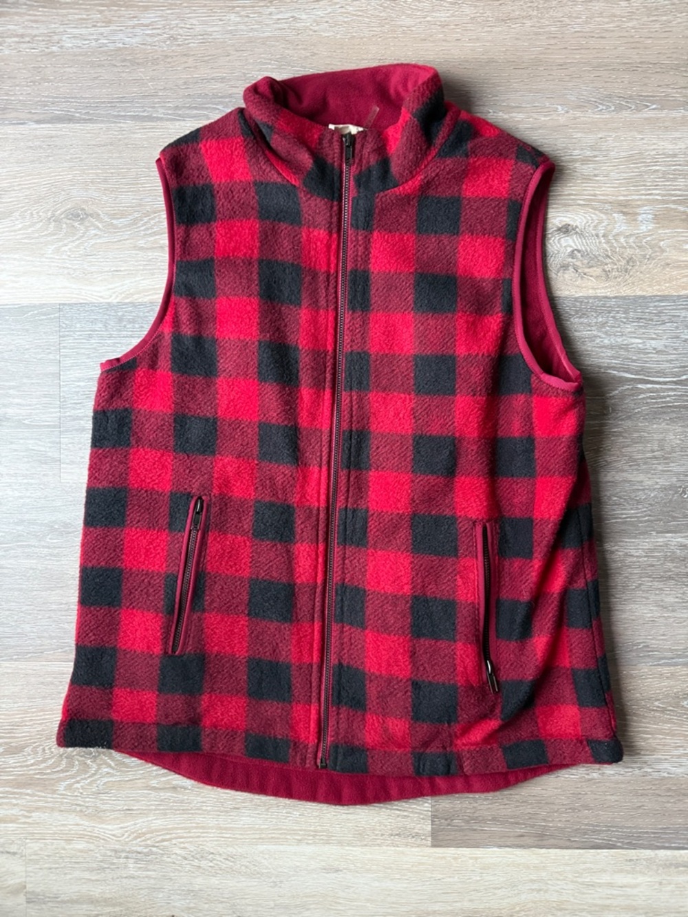 NWOT Entro Size Small Red and Black Plaid Fleece Zip Vest with Pockets